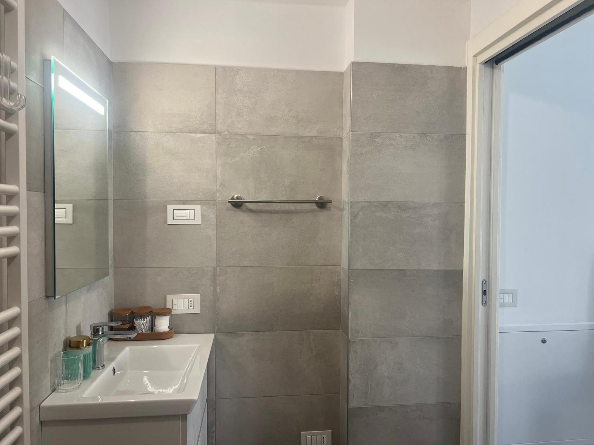 Regina In Melegnano - Wifi, Breakfast Box And Terrace Apartamento
