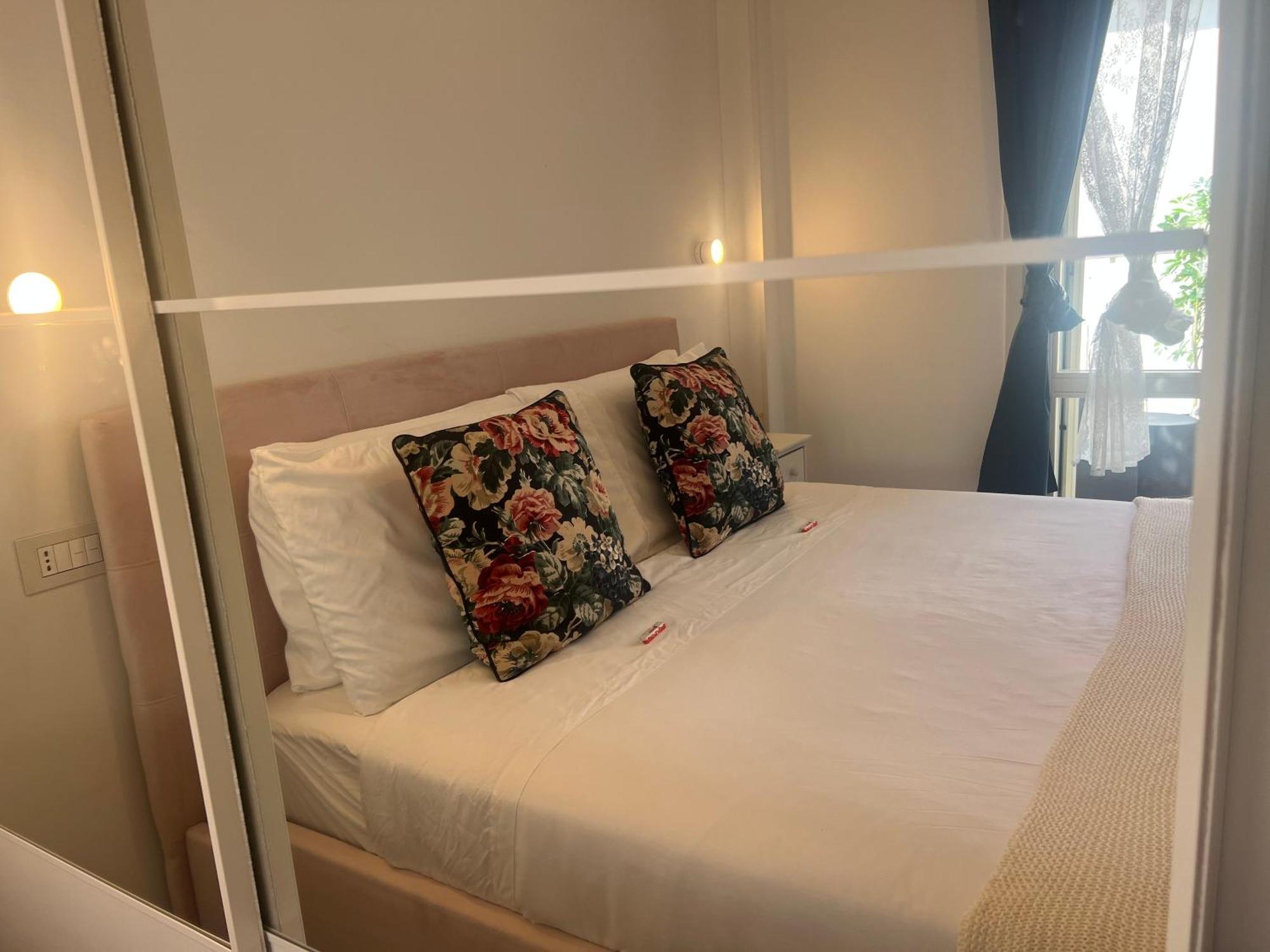 Regina In Melegnano - Wifi, Breakfast Box And Terrace Apartamento Milán