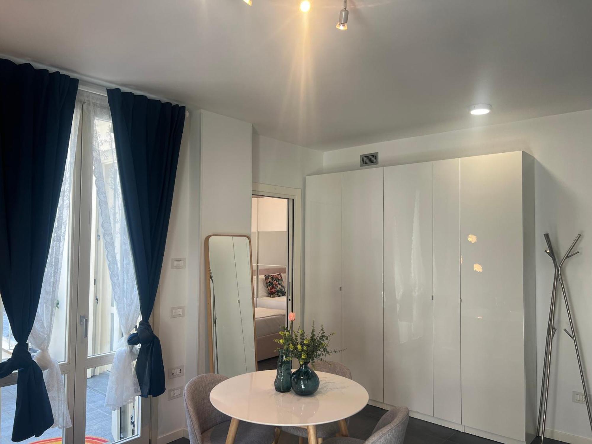 Regina In Melegnano - Wifi, Breakfast Box And Terrace * Milán