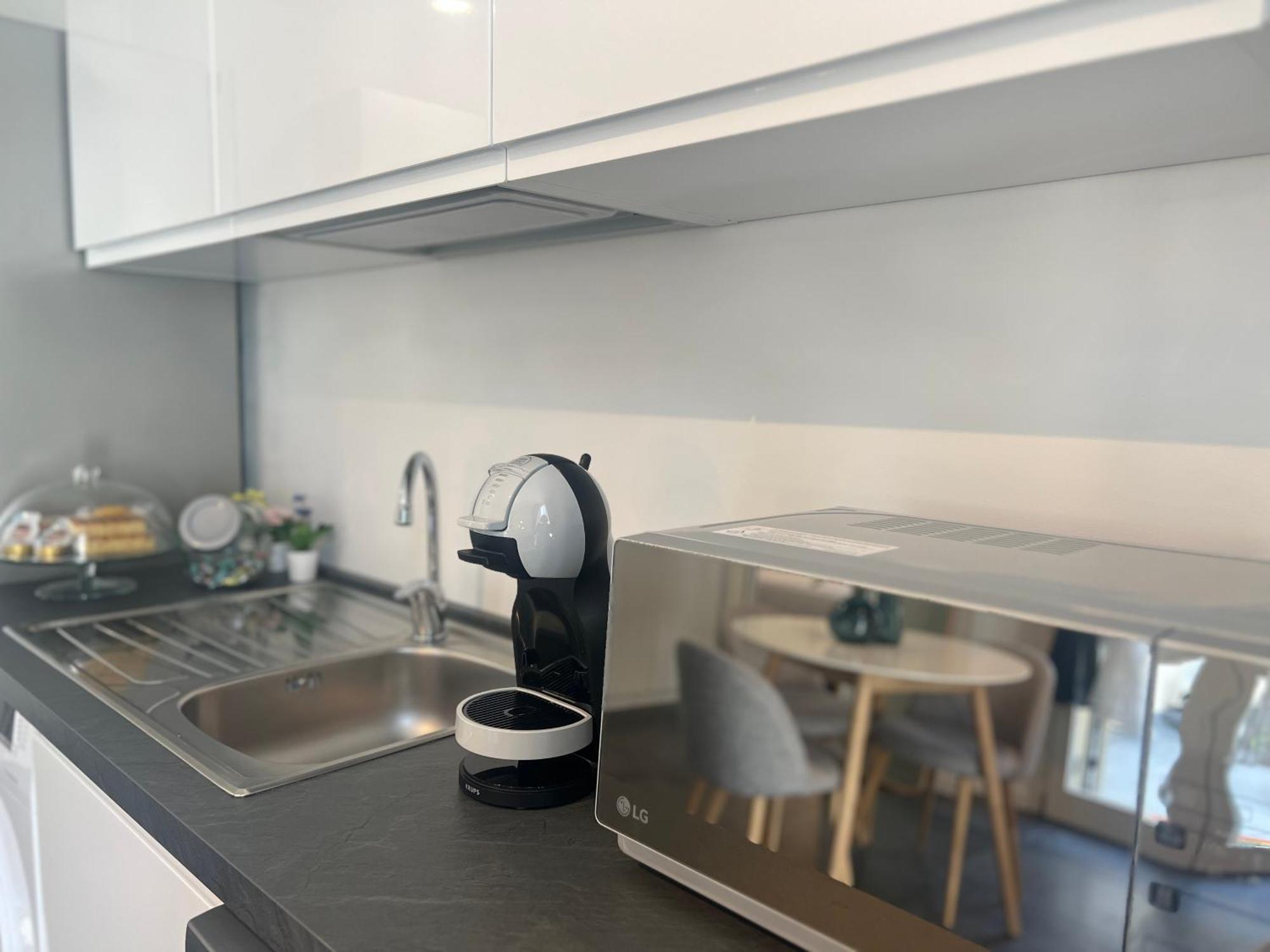 Regina In Melegnano - Wifi, Breakfast Box And Terrace Milán